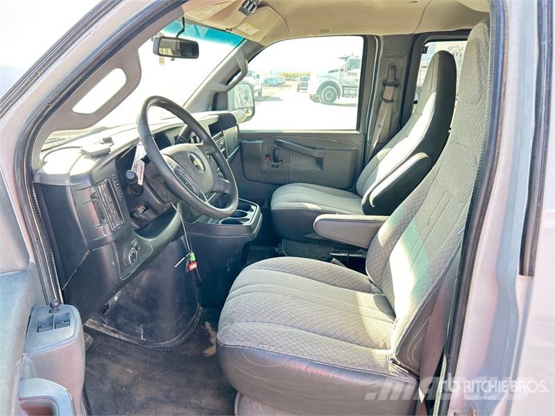 Chevrolet Express G3500 15 Passenger Van Panel vanlar