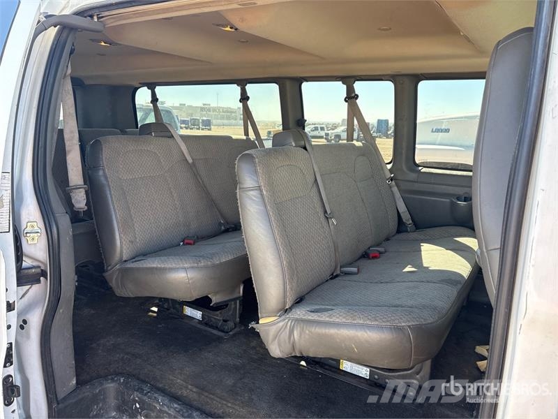 Chevrolet Express G3500 11 Passenger Van Dostavna vozila / kombiji