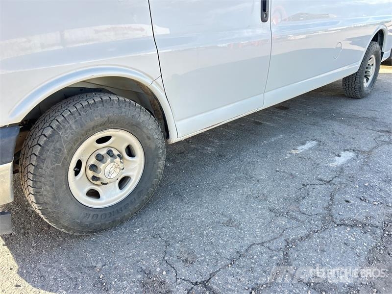 Chevrolet Express G3500 15 Passenger Van Panel vanlar