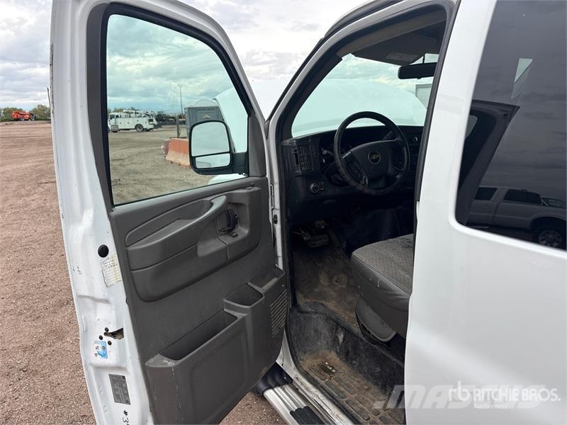 Chevrolet Express LT 3500 5 Passenger Van Kaubikud