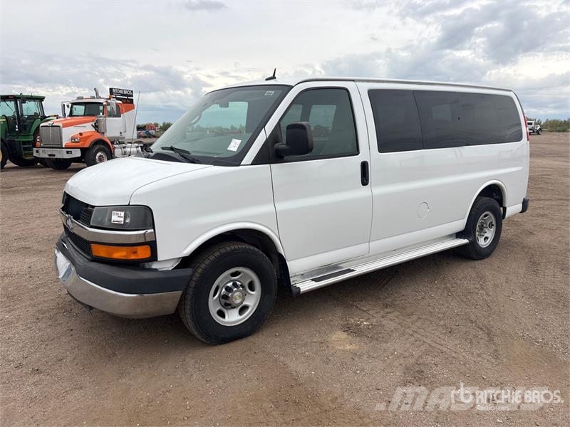 Chevrolet Express LT 3500 5 Passenger Van Kaubikud