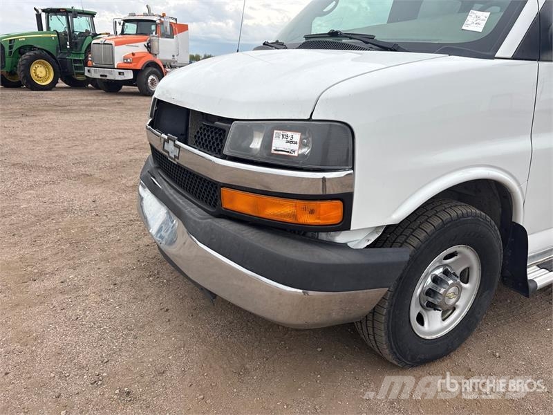 Chevrolet Express LT 3500 5 Passenger Van Kaubikud
