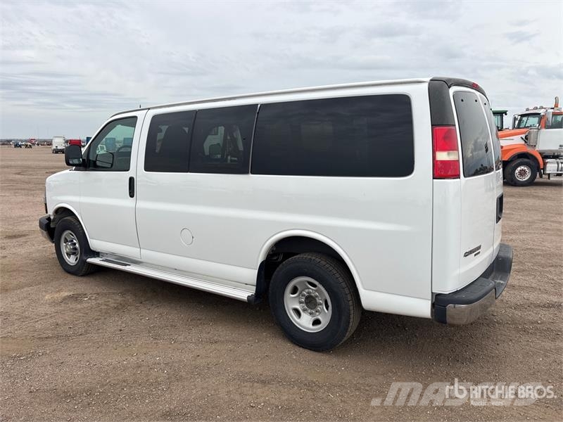 Chevrolet Express LT 3500 5 Passenger Van Kaubikud