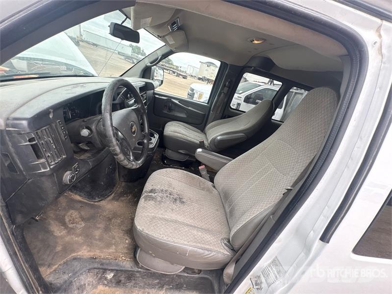 Chevrolet Express LT 3500 5 Passenger Van Kaubikud