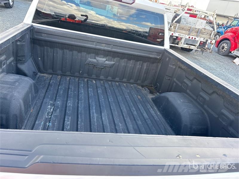 Chevrolet Silverado 1500 4x4 Crew Cab Pickup Інше