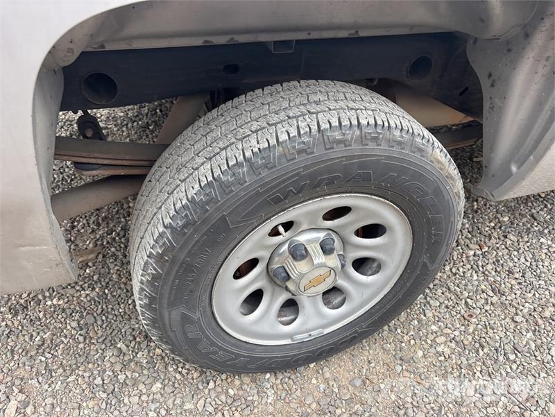 Chevrolet Silverado 1500 4x2 Extended Cab Pickup Outro