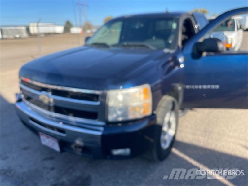 Chevrolet Silverado 1500 4x4 Crew Cab Pickup Otros
