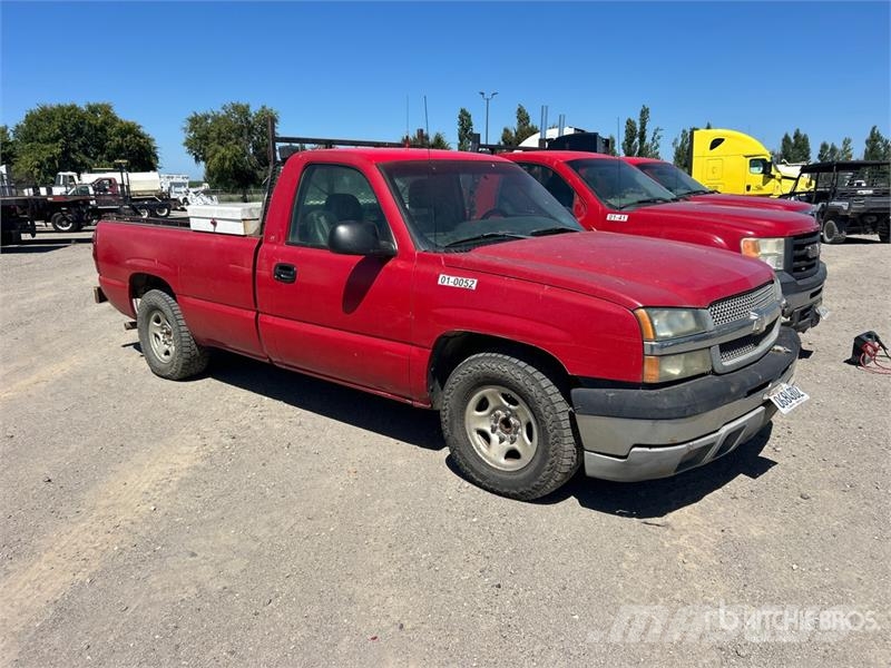 Chevrolet Silverado 1500 4x2 Pickup Outro