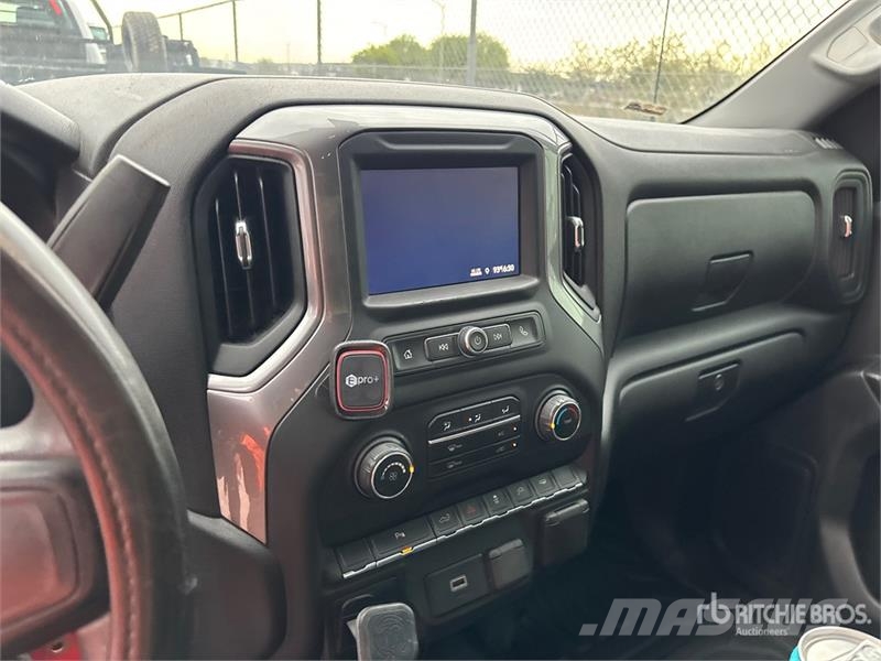 Chevrolet Silverado 1500 4x2 Extended Cab Pickup Andre varebiler