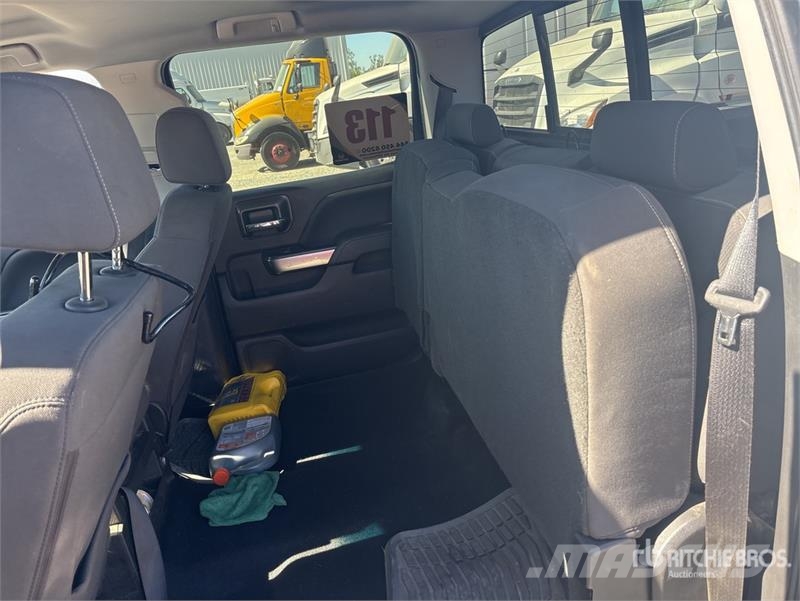 Chevrolet Silverado 1500 4x4 Crew Cab Pickup その他