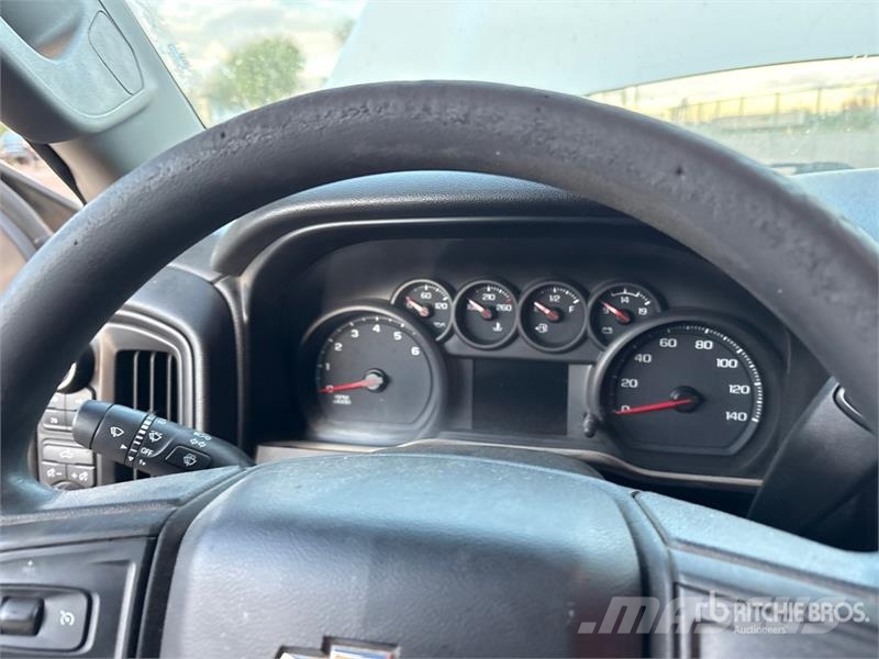 Chevrolet Silverado 1500 Custom 4x4 Crew Cab Pickup Egyéb