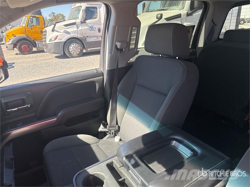Chevrolet Silverado 1500 4x4 Crew Cab Pickup その他