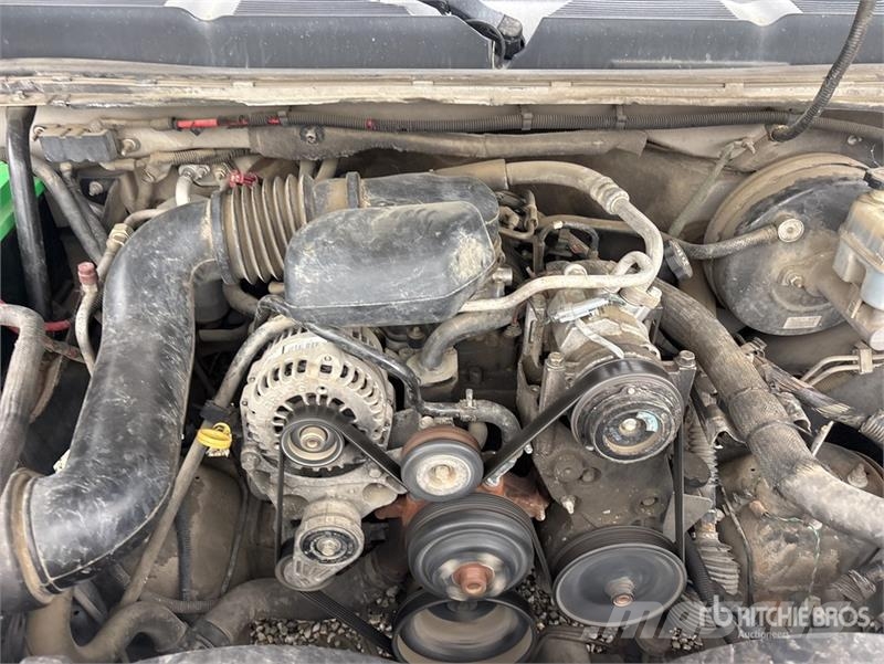 Chevrolet Silverado 1500 4x2 Extended Cab Pickup Outro