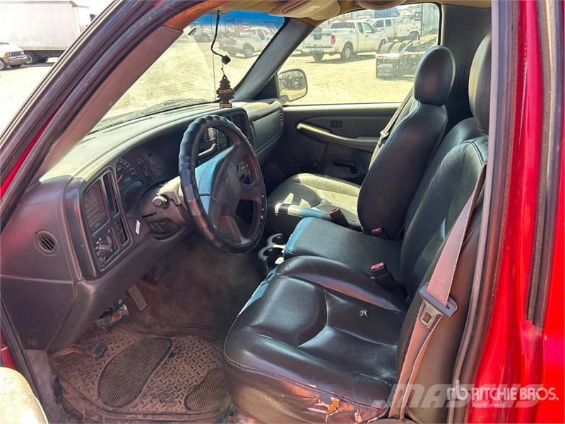 Chevrolet Silverado 1500 4x2 Pickup Outro