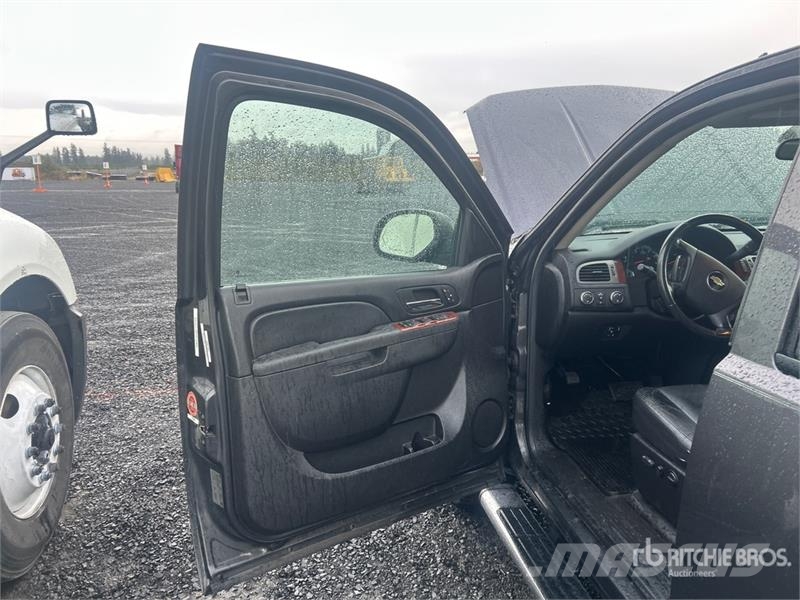Chevrolet Silverado 1500 LTZ 4x4 Crew Cab Pickup Diger