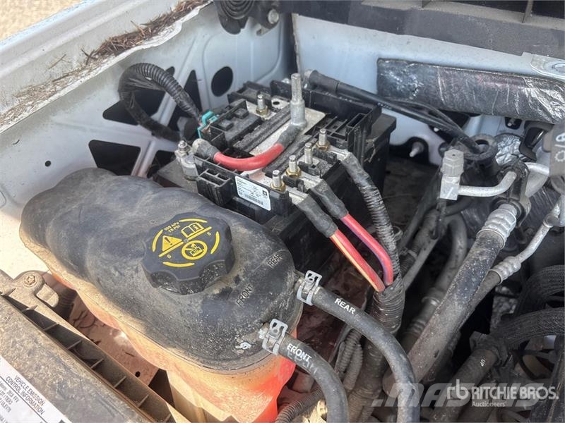 Chevrolet Silverado 1500 4x2 Extended Cab Pickup (Inoperable Muu