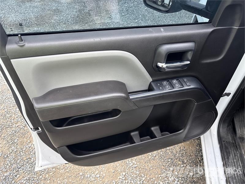 Chevrolet Silverado 1500 4x2 Crew Cab Pickup أخرى