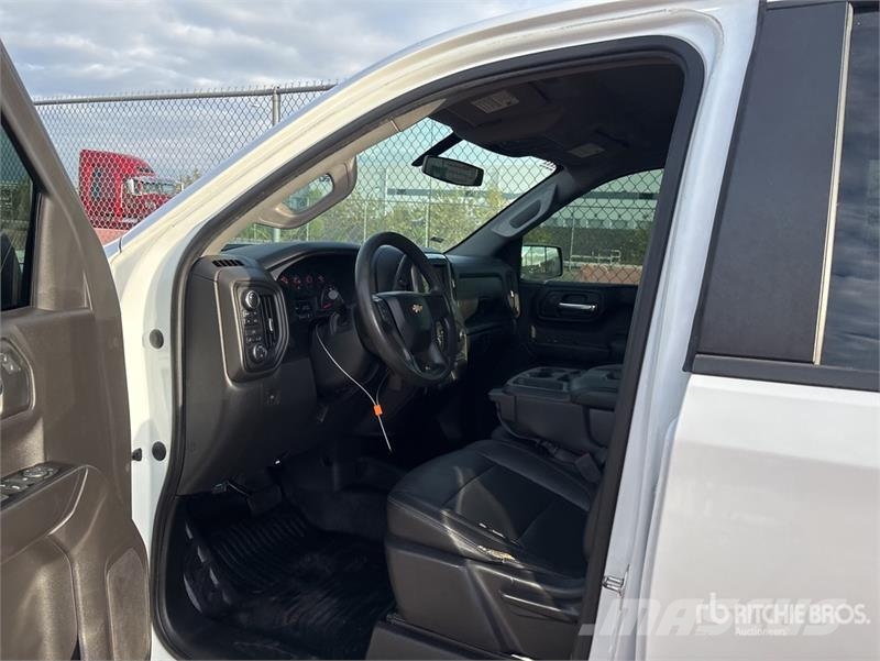 Chevrolet Silverado 1500 4x4 Crew Cab Pickup 其他