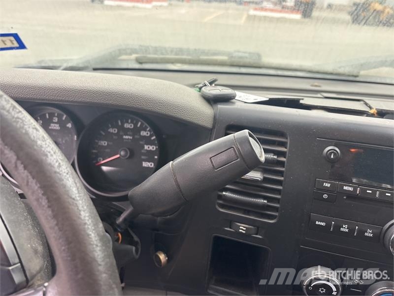 Chevrolet Silverado 1500 4x2 Extended Cab Pickup Outro