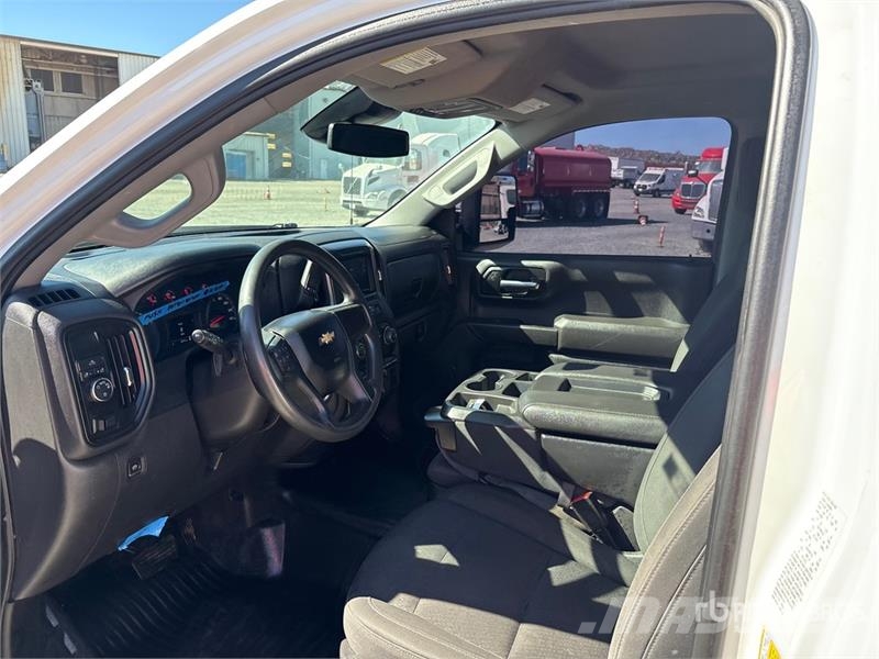 Chevrolet Silverado 1500 4x2 Utility Truck Pikaplar