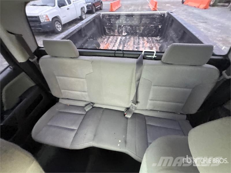 Chevrolet Silverado 1500 4x2 Crew Cab Pickup أخرى
