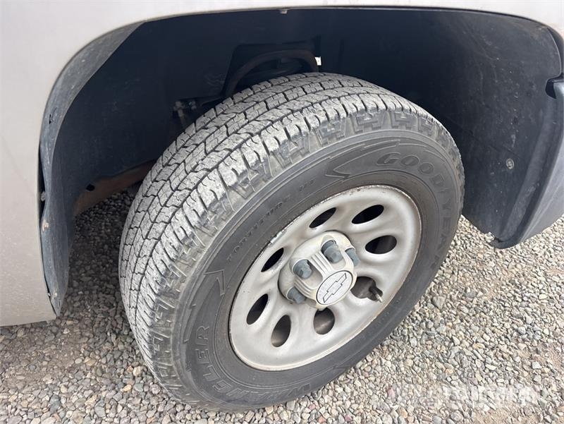 Chevrolet Silverado 1500 4x2 Extended Cab Pickup Outro