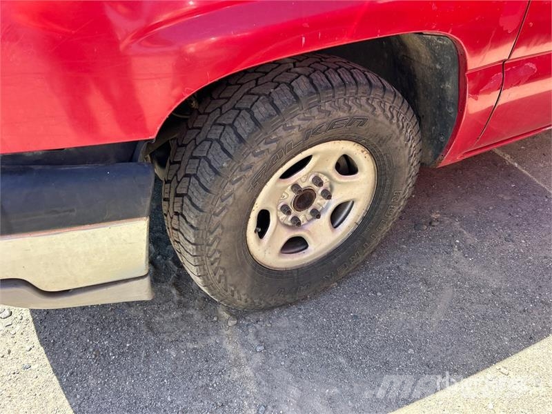 Chevrolet Silverado 1500 4x2 Pickup Outro