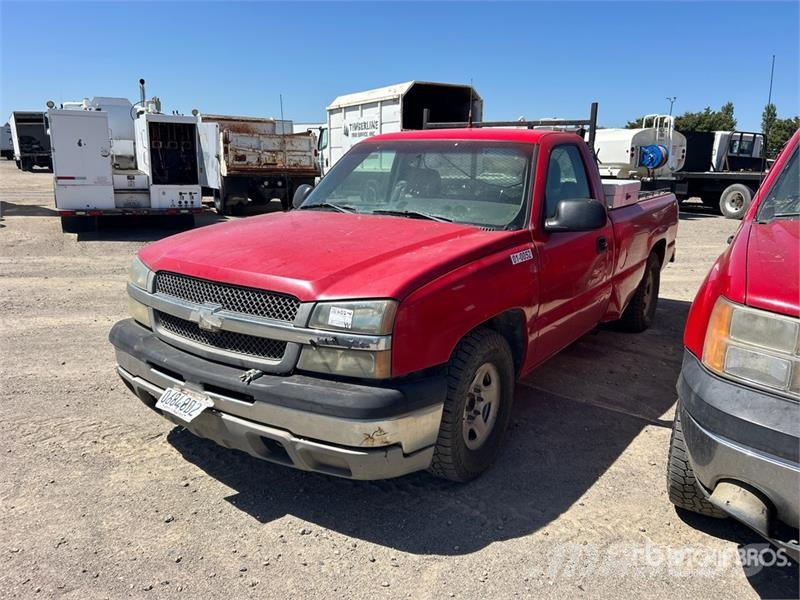 Chevrolet Silverado 1500 4x2 Pickup Outro