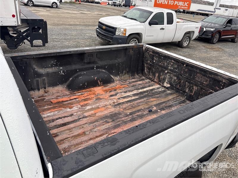 Chevrolet Silverado 1500 4x2 Crew Cab Pickup أخرى