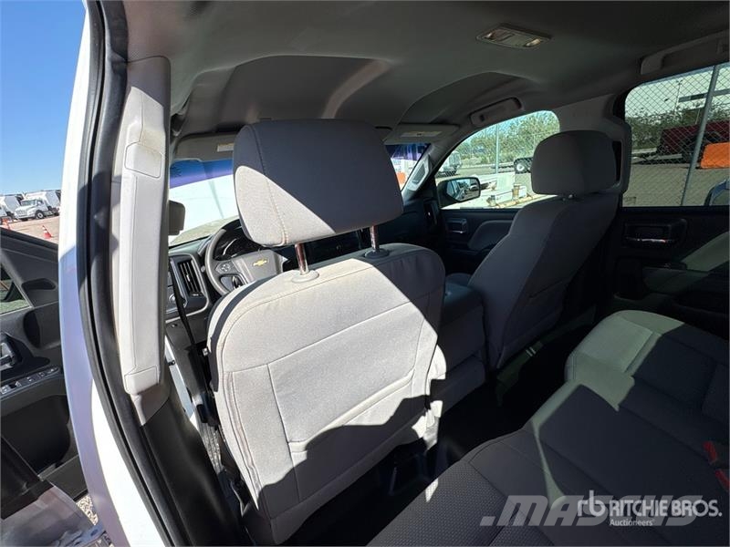 Chevrolet Silverado 1500 Custom 4x4 Extended Cab Pickup Drugi