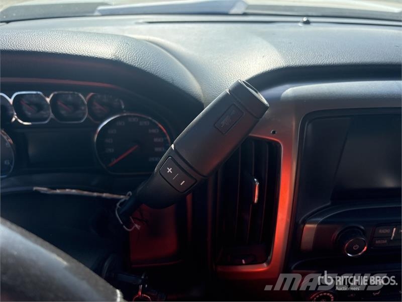 Chevrolet Silverado 1500 4x4 Crew Cab Pickup その他