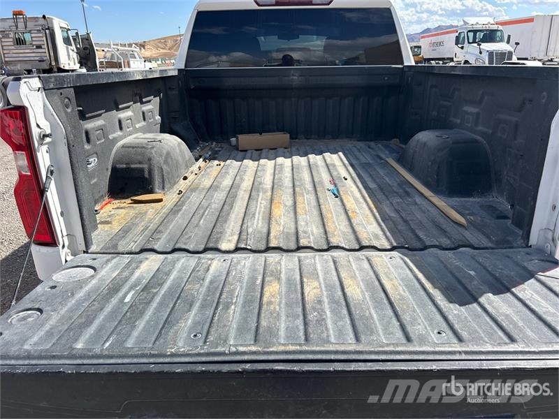 Chevrolet Silverado 1500 4x4 Crew Cab Pickup Ostalo