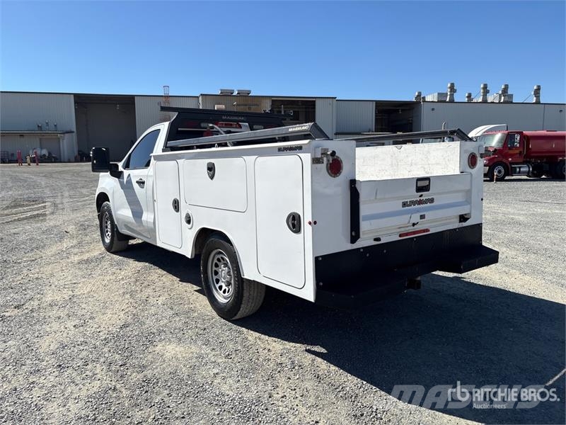 Chevrolet Silverado 1500 4x2 Utility Truck Pikaplar