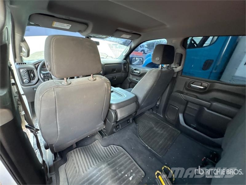 Chevrolet Silverado 1500 Custom 4x4 Crew Cab Pickup Egyéb