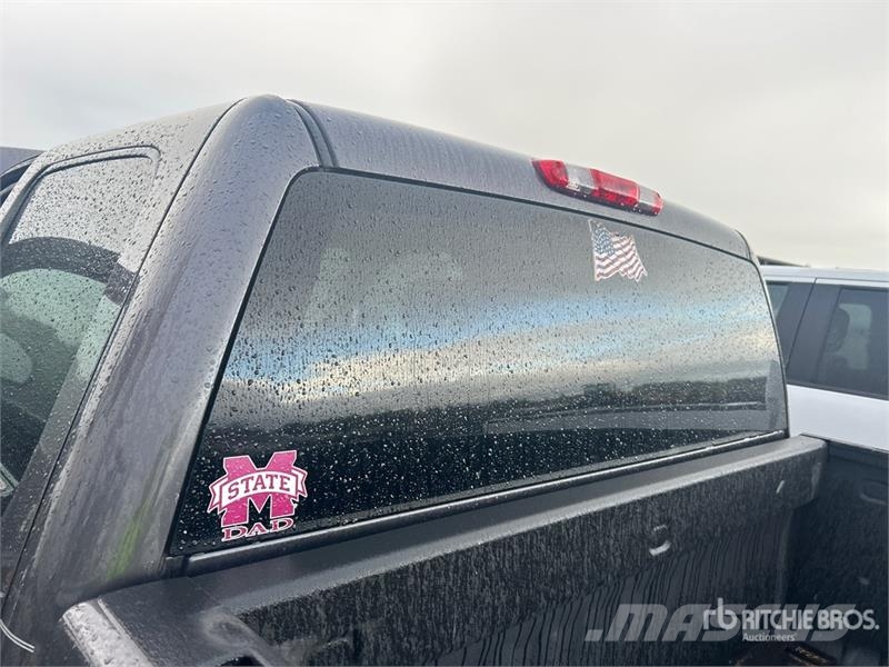 Chevrolet Silverado 1500 LTZ 4x4 Crew Cab Pickup Diger