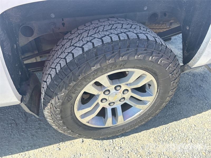 Chevrolet Silverado 1500 4x4 Crew Cab Pickup その他