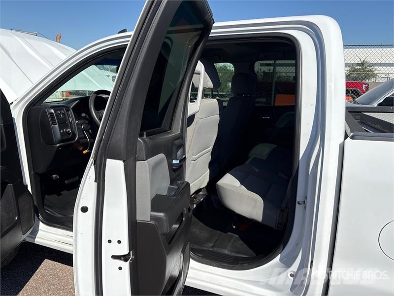 Chevrolet Silverado 1500 Custom 4x4 Extended Cab Pickup Drugi