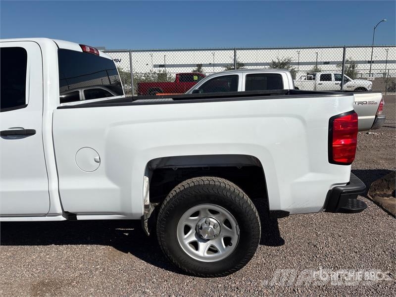 Chevrolet Silverado 1500 Custom 4x4 Extended Cab Pickup Drugi
