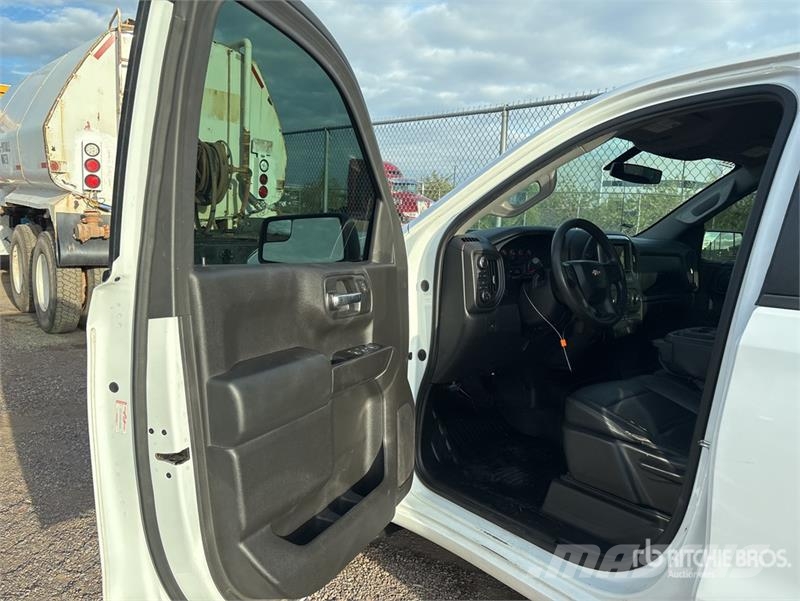 Chevrolet Silverado 1500 4x4 Crew Cab Pickup 其他