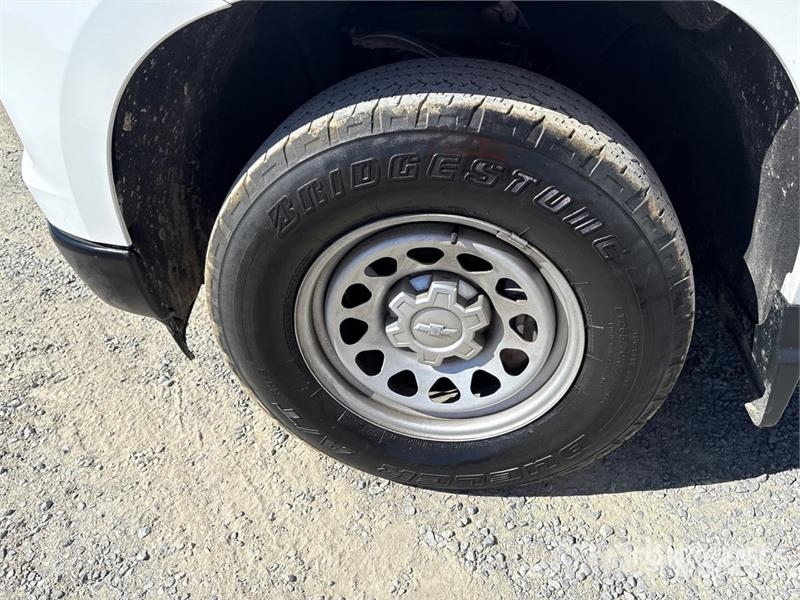 Chevrolet Silverado 1500 4x2 Utility Truck Pikaplar
