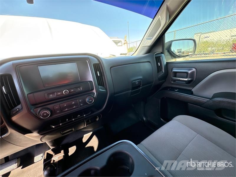 Chevrolet Silverado 1500 Custom 4x4 Extended Cab Pickup Drugi
