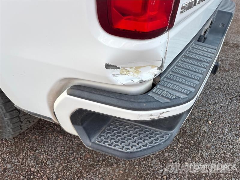 Chevrolet Silverado 1500 Custom 4x4 Crew Cab Pickup Egyéb
