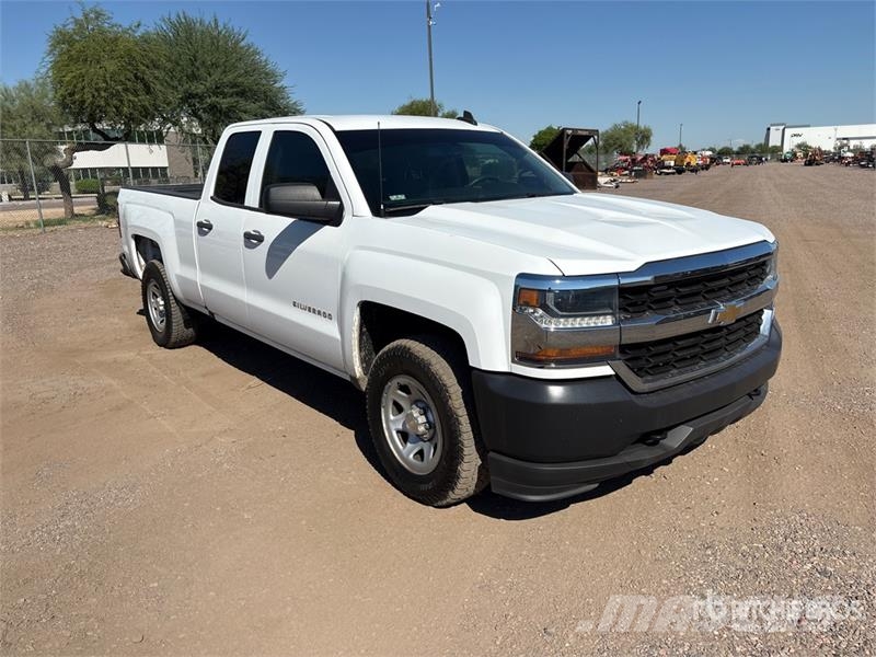 Chevrolet Silverado 1500 Custom 4x4 Extended Cab Pickup Drugi