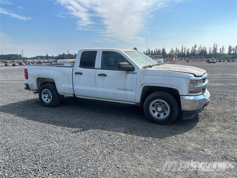 Chevrolet Silverado 1500 4x2 Extended Cab Pickup (Inoperable Muu