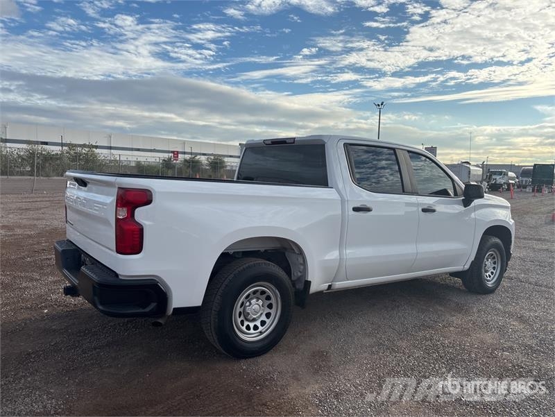 Chevrolet Silverado 1500 4x4 Crew Cab Pickup 其他
