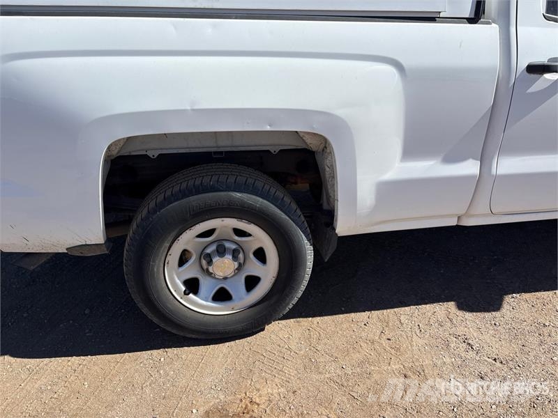 Chevrolet Silverado 1500 4x4 Extended Cab Pickup Drugi