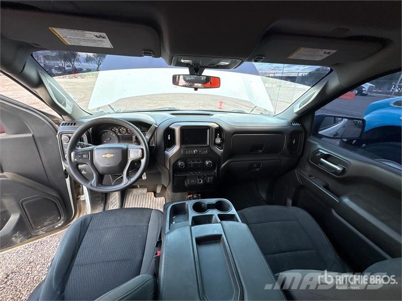 Chevrolet Silverado 1500 Custom 4x4 Crew Cab Pickup Egyéb