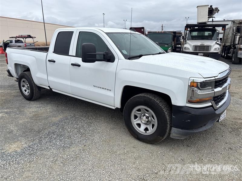 Chevrolet Silverado 1500 4x2 Crew Cab Pickup أخرى