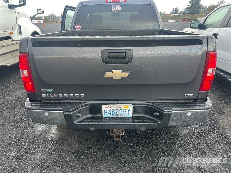Chevrolet Silverado 1500 LTZ 4x4 Crew Cab Pickup Diger