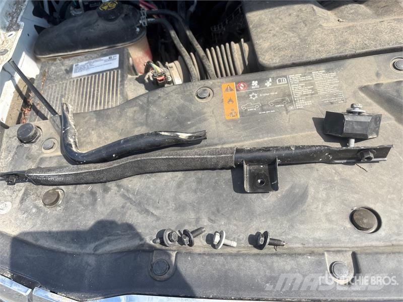Chevrolet Silverado 1500 4x2 Extended Cab Pickup (Inoperable Muu